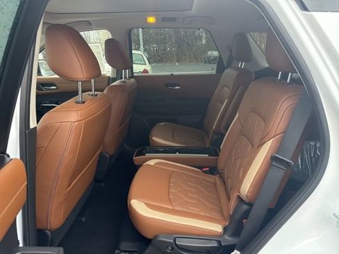New 2026 Nissan Pathfinder Platinum AWD/4WD image 16