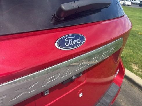 Used 2021 Ford Explorer XLT w/ Equipment Group 202A AWD/4WD image 49