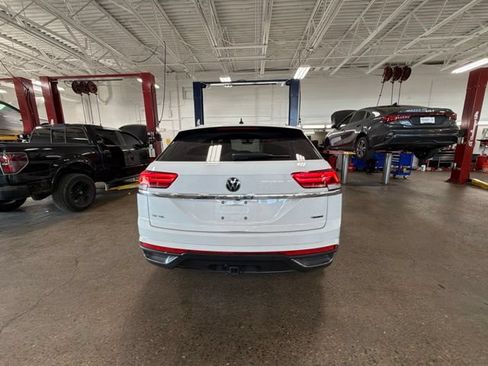 Used 2023 Volkswagen Atlas Cross Sport SE w/ Panoramic Sunroof Package AWD/4WD image 11