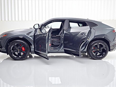 Used 2020 Lamborghini Urus image 4