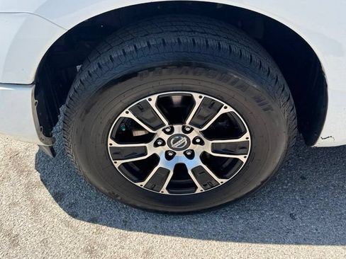 Used 2022 Nissan Titan SV RWD image 7