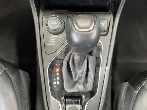 Used 2022 Jeep Cherokee Limited image 14