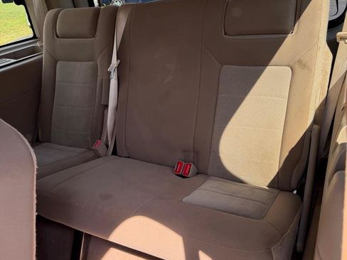 Used 2005 Ford Expedition XLT RWD image 7