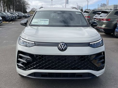New 2026 Volkswagen Tiguan SE R-Line image 2