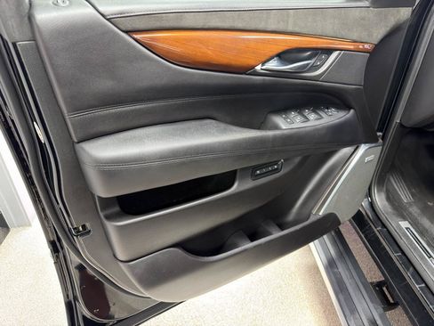 Used 2017 Cadillac Escalade Premium Luxury AWD/4WD image 14