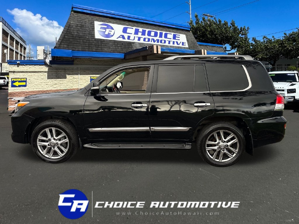 Used 2013 Lexus LX 570 4WD w/ Luxury Pkg w/Pre-crash image 3