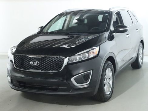 Used 2018 Kia Sorento LX image 4