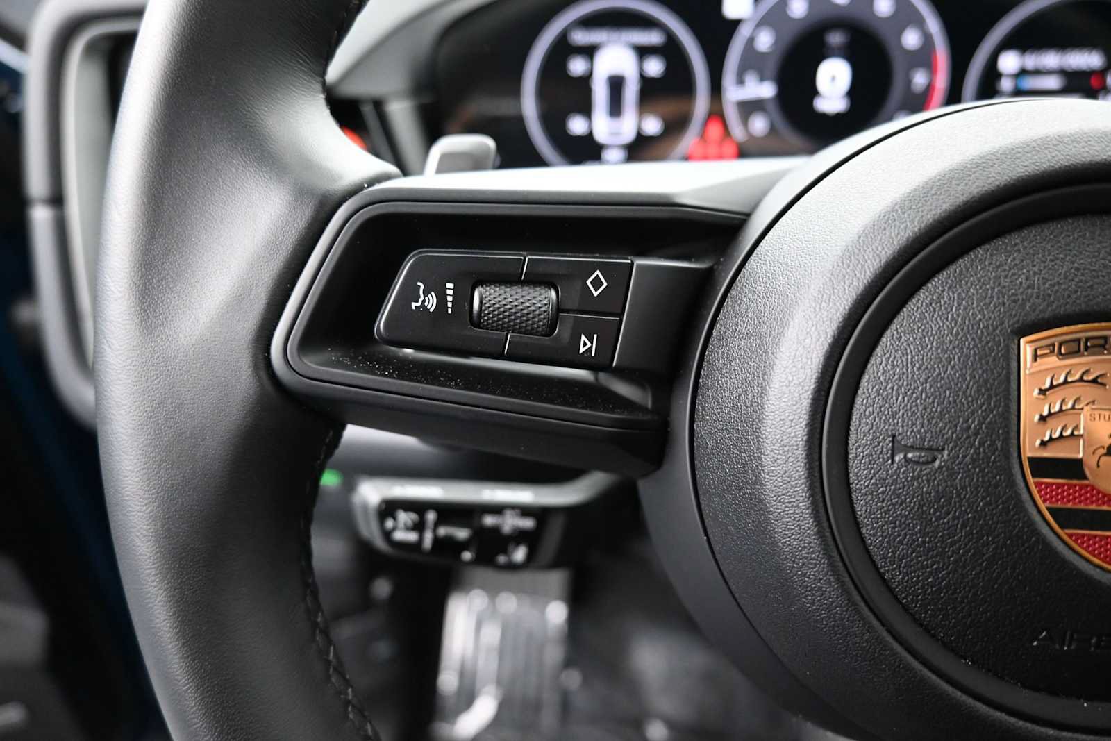 Certified 2025 Porsche Cayenne Coupe AWD/4WD image 12