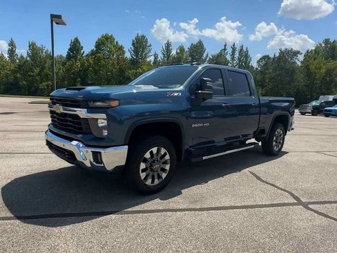 Used 2025 Chevrolet Silverado 2500 LT w/ All Star Edition AWD/4WD image 4