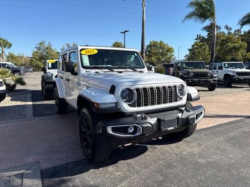 Certified 2025 Jeep Wrangler Unlimited Sahara w/ Safety Group AWD/4WD image 4