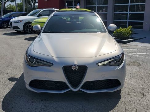 Used 2023 Alfa Romeo Giulia Sprint RWD image 2