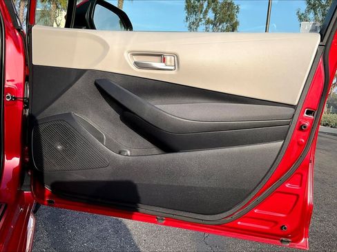 Used 2021 Toyota Corolla LE image 21