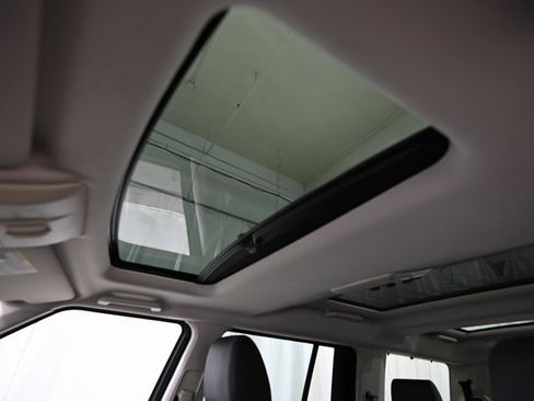 Used 2016 Land Rover LR4 HSE Silver Edition image 29