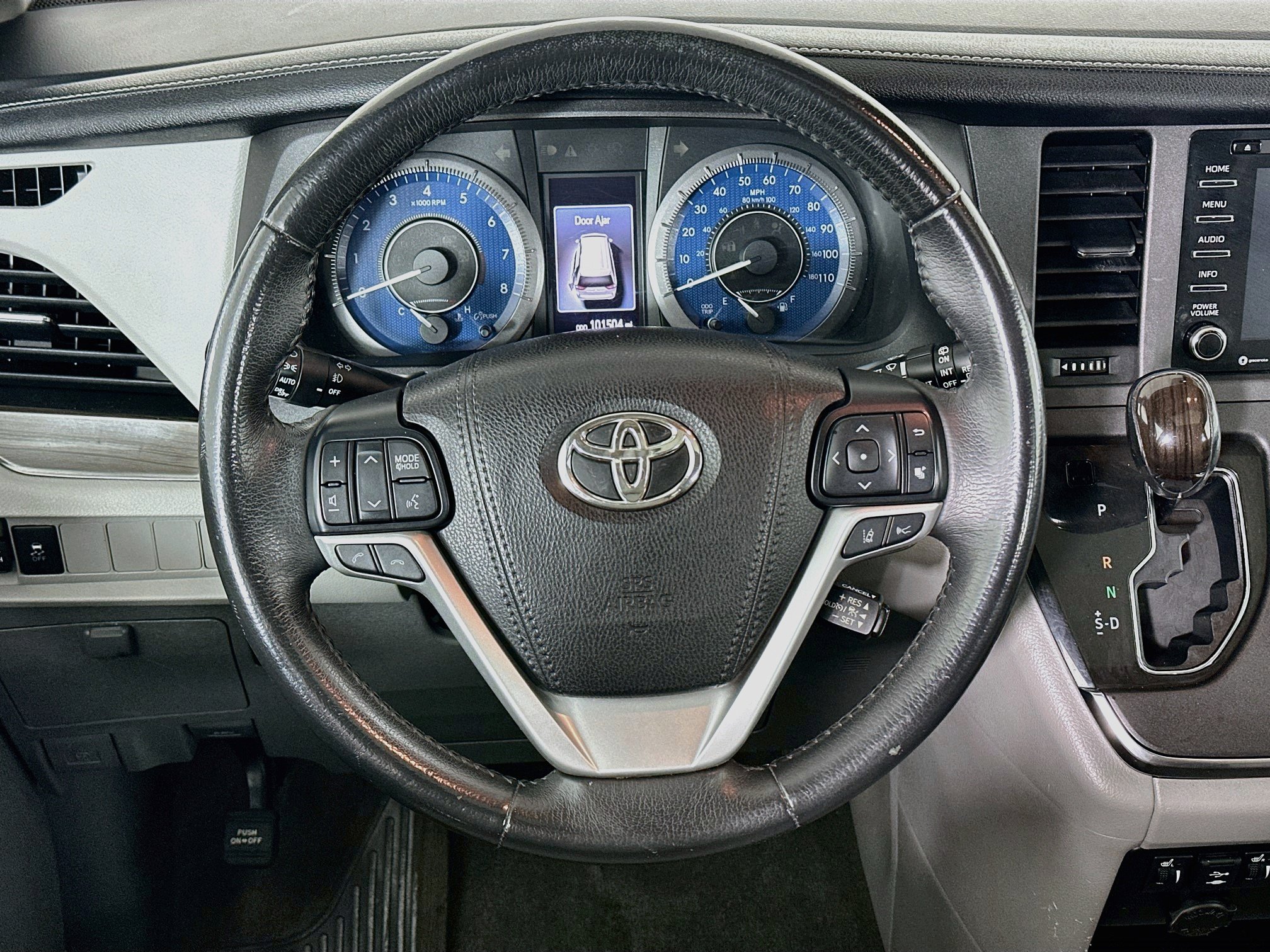 Used 2018 Toyota Sienna XLE FWD image 18