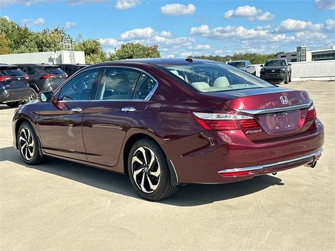 Used 2017 Honda Accord SE image 5