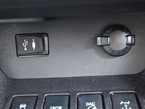 Used 2015 Toyota Highlander XLE image 24