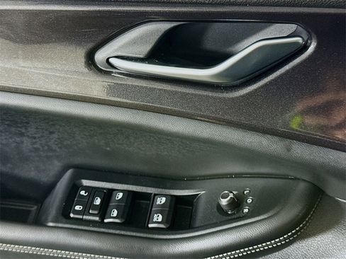 Used 2023 Jeep Grand Cherokee Altitude image 23