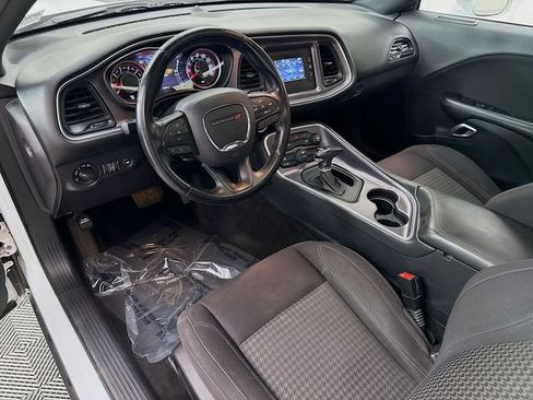 Used 2015 Dodge Challenger SXT w/ Driver Convenience Group RWD image 21