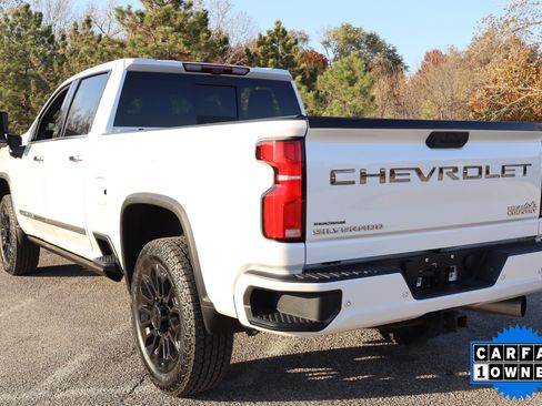 Used 2025 Chevrolet Silverado 2500 High Country w/ High Country Premium Package image 9