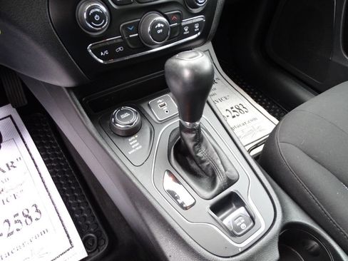 Used 2021 Jeep Cherokee Sport w/ Popular Appearance Group image 28