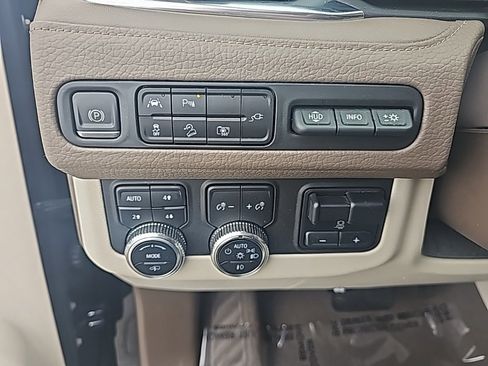 Used 2022 GMC Yukon XL Denali w/ Denali Ultimate Package image 20