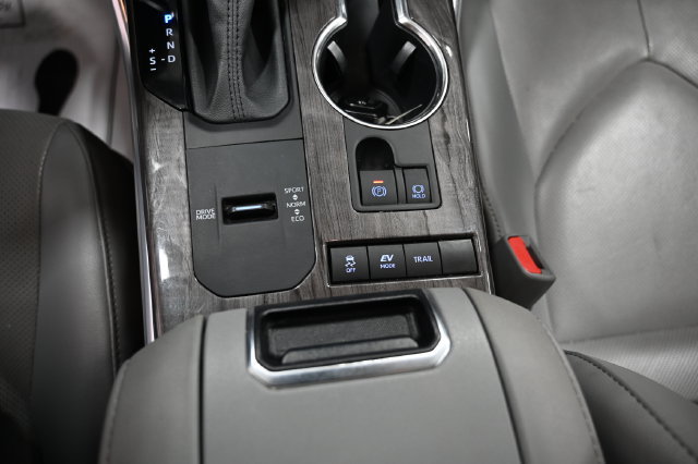 Used 2022 Toyota Highlander Platinum AWD/4WD image 21