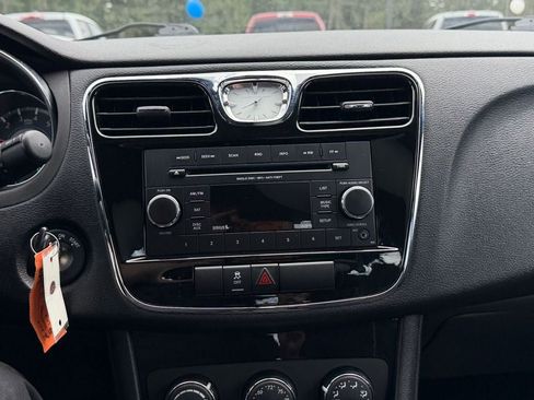 Used 2014 Chrysler 200 Touring FWD image 17