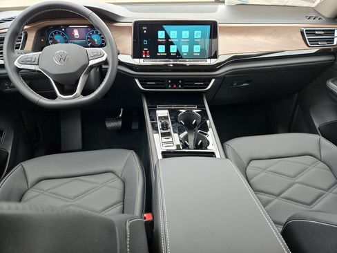 New 2026 Volkswagen Atlas SE image 8