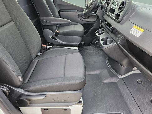 Used 2025 Mercedes-Benz Sprinter 3500 image 10