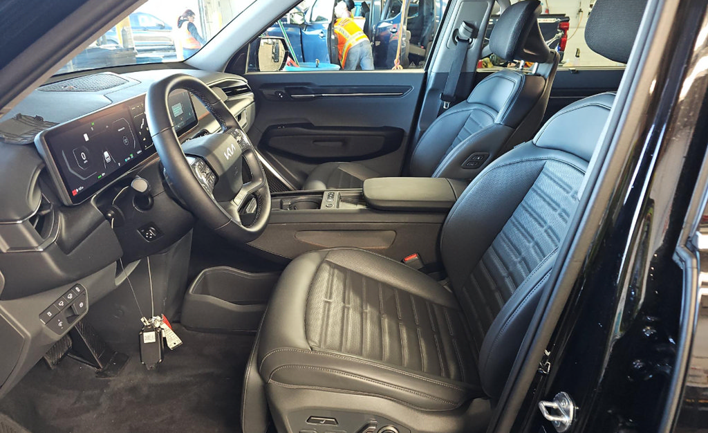 Used 2024 Kia EV9 Land AWD/4WD image 10
