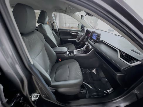 Used 2021 Toyota RAV4 XLE image 31