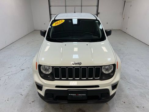 Used 2023 Jeep Renegade Latitude AWD/4WD image 7