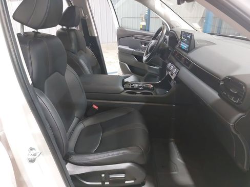 Used 2023 Honda Pilot Touring image 10