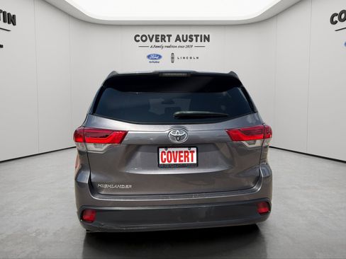Used 2018 Toyota Highlander LE image 4