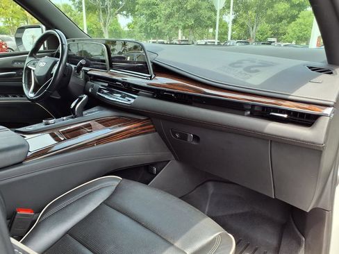 Used 2023 Cadillac Escalade Premium Luxury AWD/4WD image 12