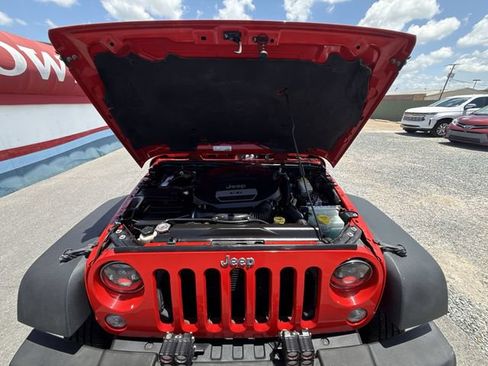 Used 2016 Jeep Wrangler Unlimited Rubicon AWD/4WD image 25