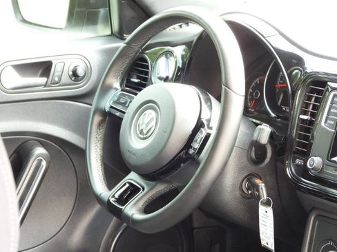 Used 2018 Volkswagen Beetle 2.0T FWD image 34