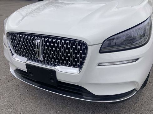 Certified 2022 Lincoln Corsair Standard w/ Equipment Group 101A image 10