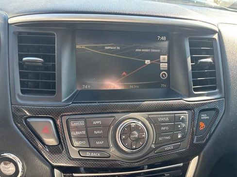Used 2020 Nissan Pathfinder SL AWD/4WD image 11