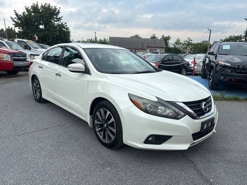 Used 2016 Nissan Altima 2.5 SL w/ 2.5 Technology w/LED Package FWD image 4