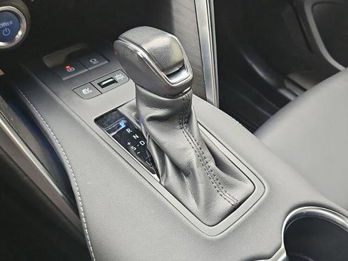 Used 2022 Toyota Venza LE image 15