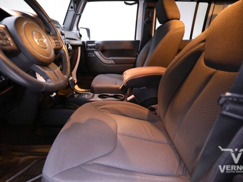 Used 2013 Jeep Wrangler Unlimited Sport image 10