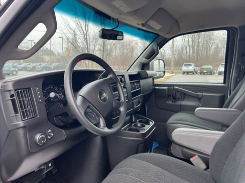Used 2024 GMC Savana 2500 w/ Driver Convenience Package image 4