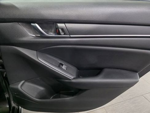 Used 2018 Honda Accord EX image 12