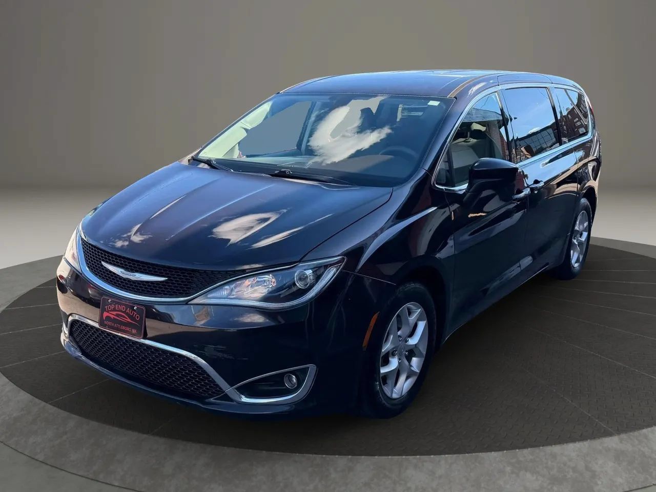 Used 2017 Chrysler Pacifica Touring Plus w/ Tire & Wheel Group FWD image 1