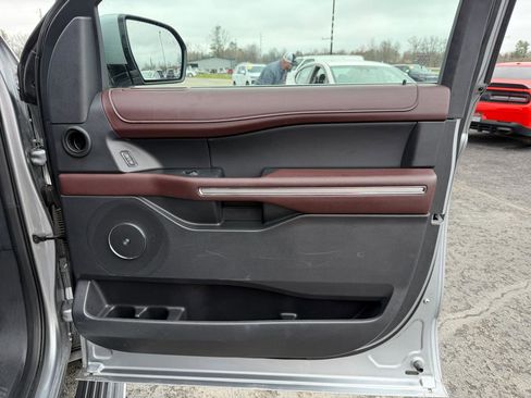 Used 2024 Ford Expedition Limited image 27