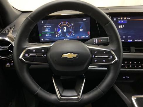 Used 2025 Chevrolet Equinox LT image 47