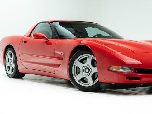 Used 1999 Chevrolet Corvette Coupe w/ Performance Handling Pkg image 3
