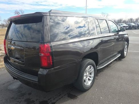 Used 2018 Chevrolet Suburban LT image 14