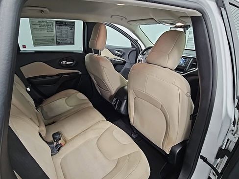 Used 2016 Jeep Cherokee Sport image 30